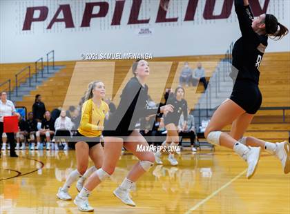 Thumbnail 2 in Millard West vs. Bellevue West photogallery.