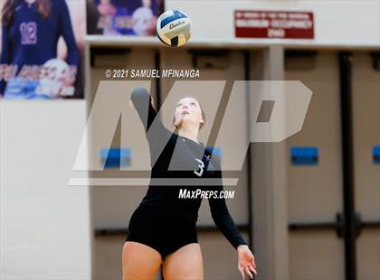 Thumbnail 2 in Millard West vs. Bellevue West photogallery.