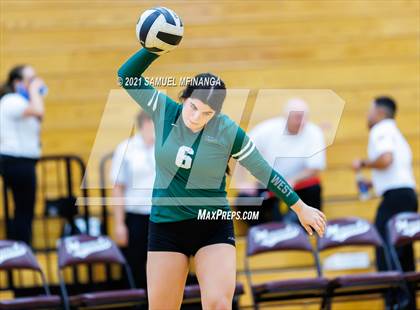 Thumbnail 2 in Millard West vs. Bellevue West photogallery.