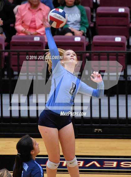 Thumbnail 2 in Johnson [Claudia Taylor] vs Reagan [Ronald] (Littleton Gym) photogallery.