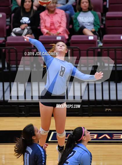 Thumbnail 1 in Johnson [Claudia Taylor] vs Reagan [Ronald] (Littleton Gym) photogallery.