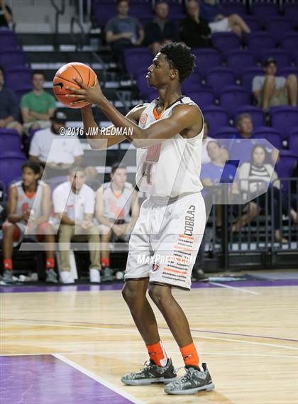 Thumbnail 1 in Winter Park vs. South Miami (City of Palms Classic) photogallery.