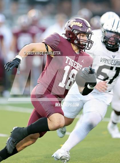 Thumbnail 1 in Vandegrift @ Dripping Springs photogallery.
