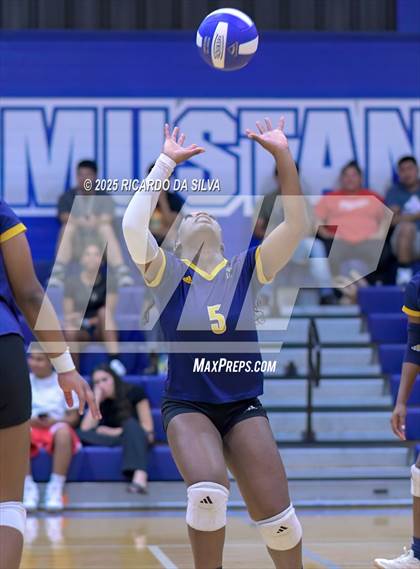 Thumbnail 2 in Nimitz @ Aldine photogallery.