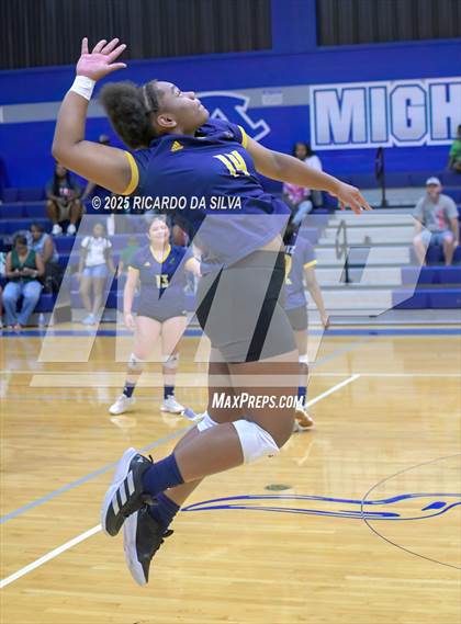 Thumbnail 2 in Nimitz @ Aldine photogallery.