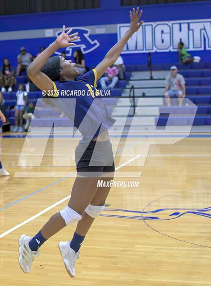 Thumbnail 1 in Nimitz @ Aldine photogallery.