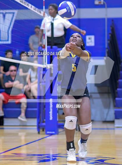 Thumbnail 3 in Nimitz @ Aldine photogallery.