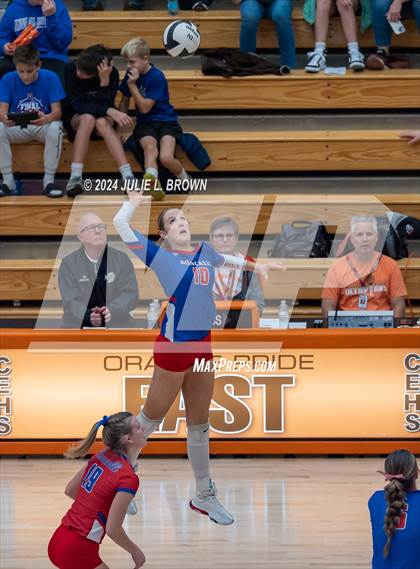 Thumbnail 3 in Roncalli vs. Jennings County (IHSAA 3A Semi-state semifinal) photogallery.
