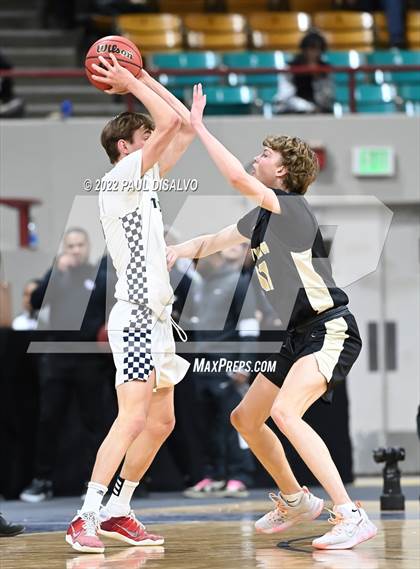 Thumbnail 3 in ThunderRidge vs. Rock Canyon (CHSAA 5A Great 8) photogallery.