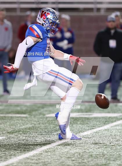 Thumbnail 1 in Westlake v SA Brennan (UIL 6A Area Playoff) photogallery.