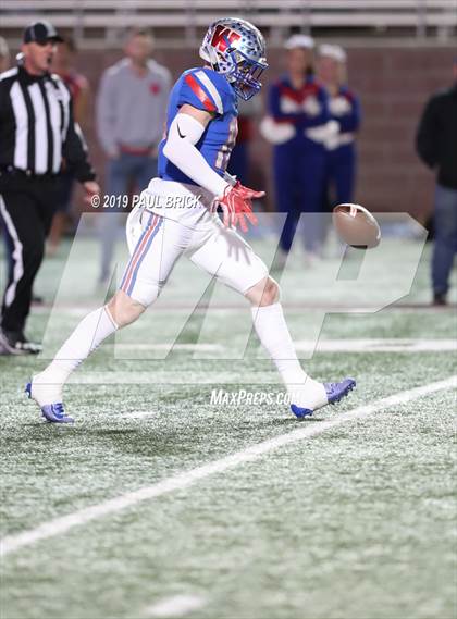 Thumbnail 2 in Westlake v SA Brennan (UIL 6A Area Playoff) photogallery.