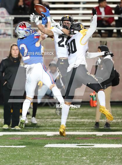 Thumbnail 2 in Westlake v SA Brennan (UIL 6A Area Playoff) photogallery.