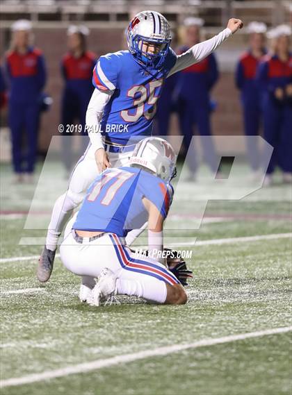 Thumbnail 2 in Westlake v SA Brennan (UIL 6A Area Playoff) photogallery.