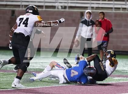 Thumbnail 2 in Westlake v SA Brennan (UIL 6A Area Playoff) photogallery.