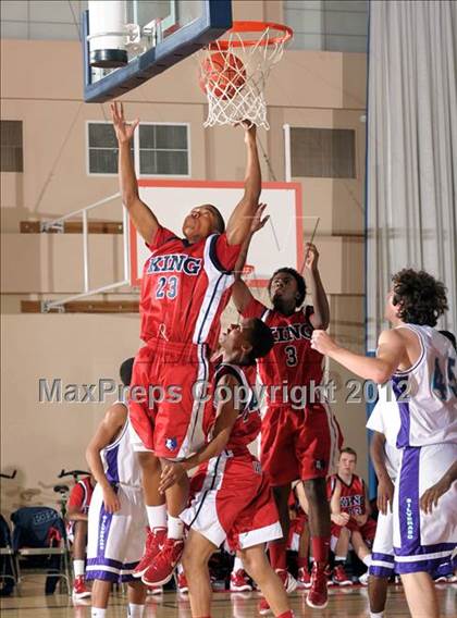 Thumbnail 3 in King vs. Silverado (MaxPreps Holiday Classic) photogallery.