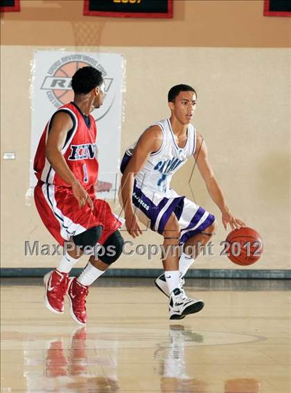 Thumbnail 2 in King vs. Silverado (MaxPreps Holiday Classic) photogallery.