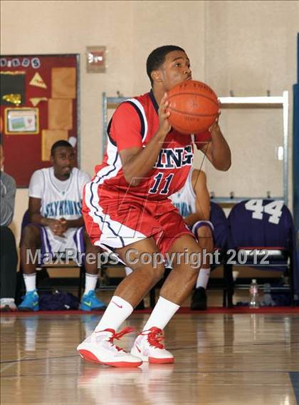 Thumbnail 2 in King vs. Silverado (MaxPreps Holiday Classic) photogallery.
