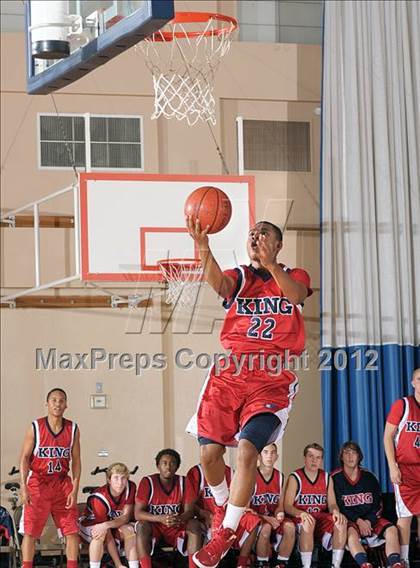 Thumbnail 2 in King vs. Silverado (MaxPreps Holiday Classic) photogallery.