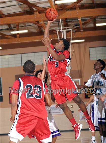 Thumbnail 2 in King vs. Silverado (MaxPreps Holiday Classic) photogallery.