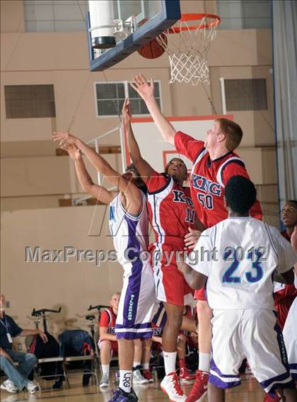 Thumbnail 1 in King vs. Silverado (MaxPreps Holiday Classic) photogallery.