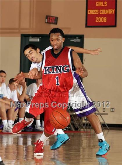 Thumbnail 3 in King vs. Silverado (MaxPreps Holiday Classic) photogallery.