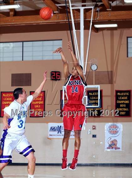 Thumbnail 3 in King vs. Silverado (MaxPreps Holiday Classic) photogallery.