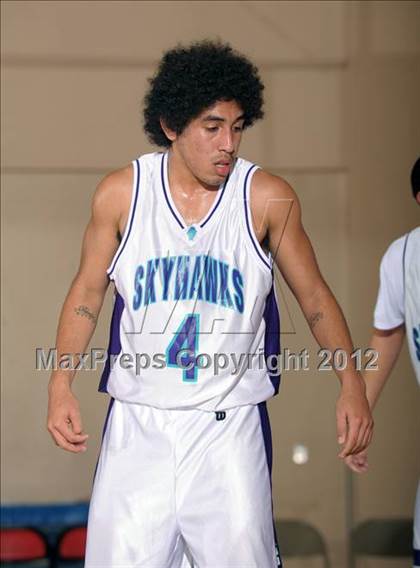 Thumbnail 3 in King vs. Silverado (MaxPreps Holiday Classic) photogallery.