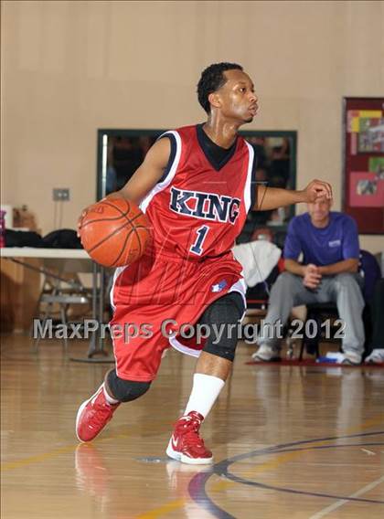 Thumbnail 1 in King vs. Silverado (MaxPreps Holiday Classic) photogallery.