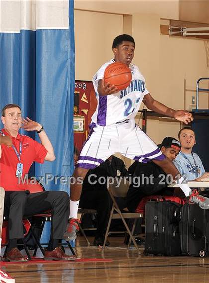 Thumbnail 1 in King vs. Silverado (MaxPreps Holiday Classic) photogallery.