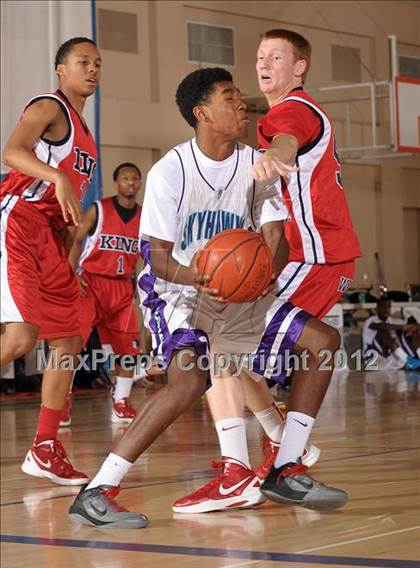 Thumbnail 3 in King vs. Silverado (MaxPreps Holiday Classic) photogallery.