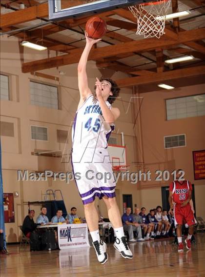 Thumbnail 3 in King vs. Silverado (MaxPreps Holiday Classic) photogallery.