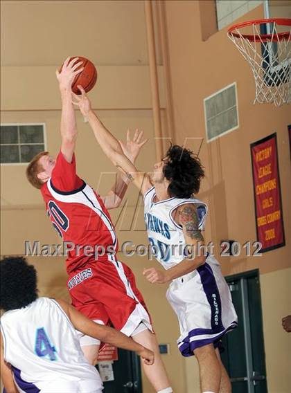 Thumbnail 1 in King vs. Silverado (MaxPreps Holiday Classic) photogallery.