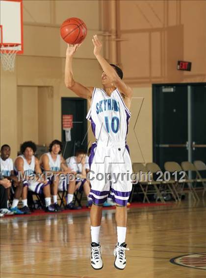 Thumbnail 2 in King vs. Silverado (MaxPreps Holiday Classic) photogallery.