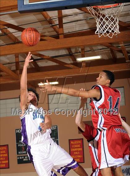 Thumbnail 1 in King vs. Silverado (MaxPreps Holiday Classic) photogallery.