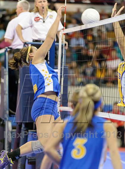 Thumbnail 3 in Dove Creek vs. Kit Carson (CHSAA 1A Pool I) photogallery.