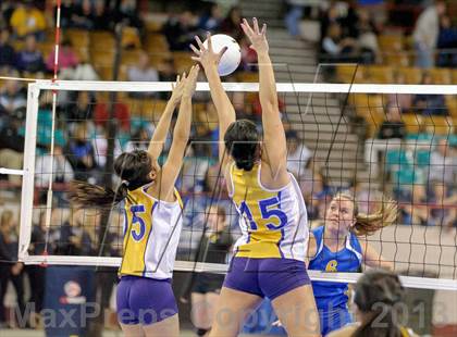Thumbnail 3 in Dove Creek vs. Kit Carson (CHSAA 1A Pool I) photogallery.