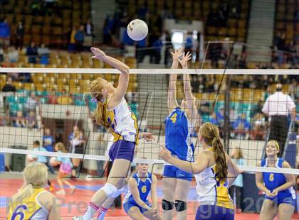Thumbnail 2 in Dove Creek vs. Kit Carson (CHSAA 1A Pool I) photogallery.