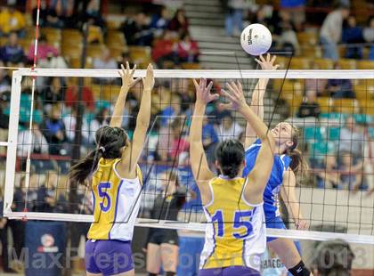 Thumbnail 2 in Dove Creek vs. Kit Carson (CHSAA 1A Pool I) photogallery.