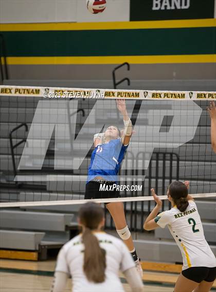 Thumbnail 2 in JV: Hillsboro @ Putnam photogallery.