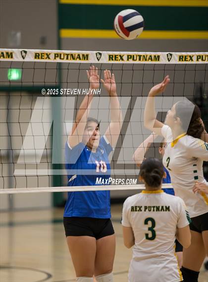 Thumbnail 1 in JV: Hillsboro @ Putnam photogallery.