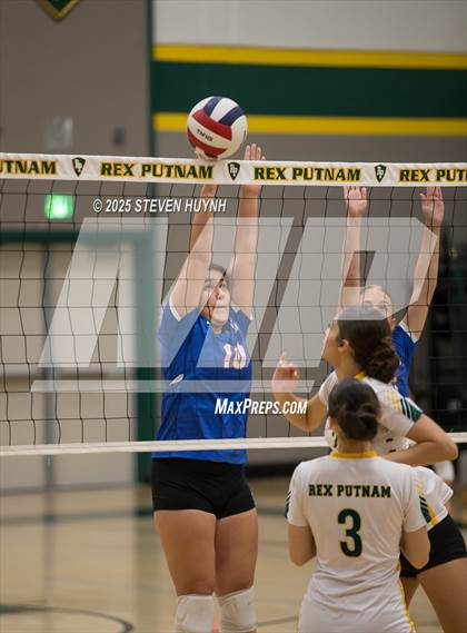 Thumbnail 2 in JV: Hillsboro @ Putnam photogallery.