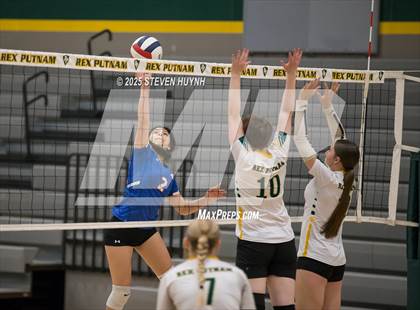 Thumbnail 1 in JV: Hillsboro @ Putnam photogallery.