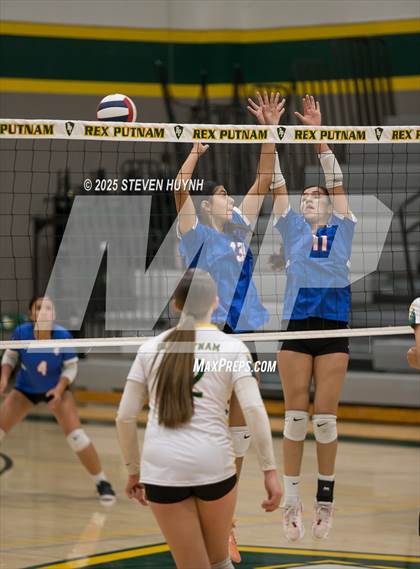 Thumbnail 3 in JV: Hillsboro @ Putnam photogallery.
