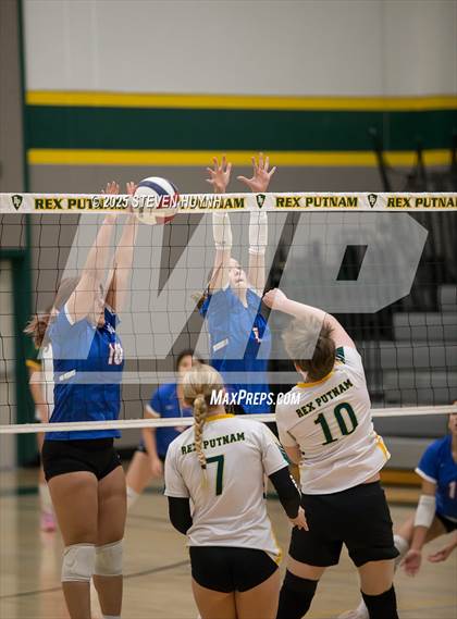 Thumbnail 1 in JV: Hillsboro @ Putnam photogallery.