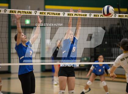 Thumbnail 3 in JV: Hillsboro @ Putnam photogallery.