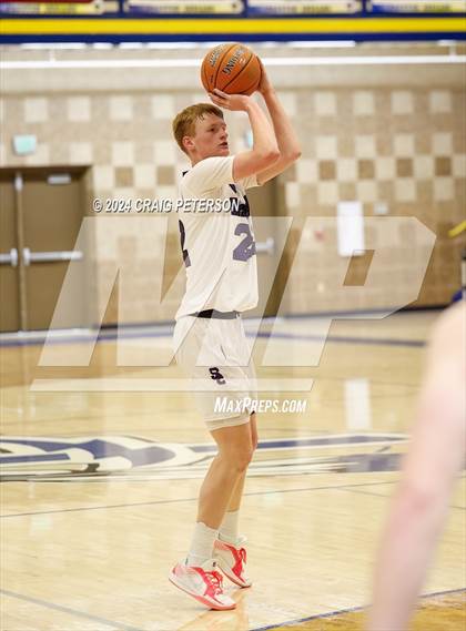 Thumbnail 2 in Spring Creek vs. Ridgeline photogallery.