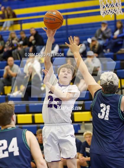 Thumbnail 1 in Spring Creek vs. Ridgeline photogallery.