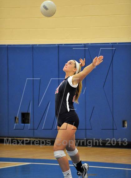 Thumbnail 3 in Northeast vs Cardinal O'Hara (AAA District 12 Championship) photogallery.
