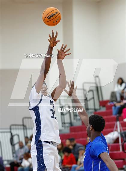 Thumbnail 2 in Mt. Bethel Christian Academy vs. McCallie (Hard in the Paint) photogallery.