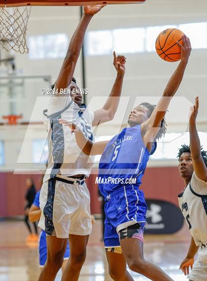 Thumbnail 2 in Mt. Bethel Christian Academy vs. McCallie (Hard in the Paint) photogallery.